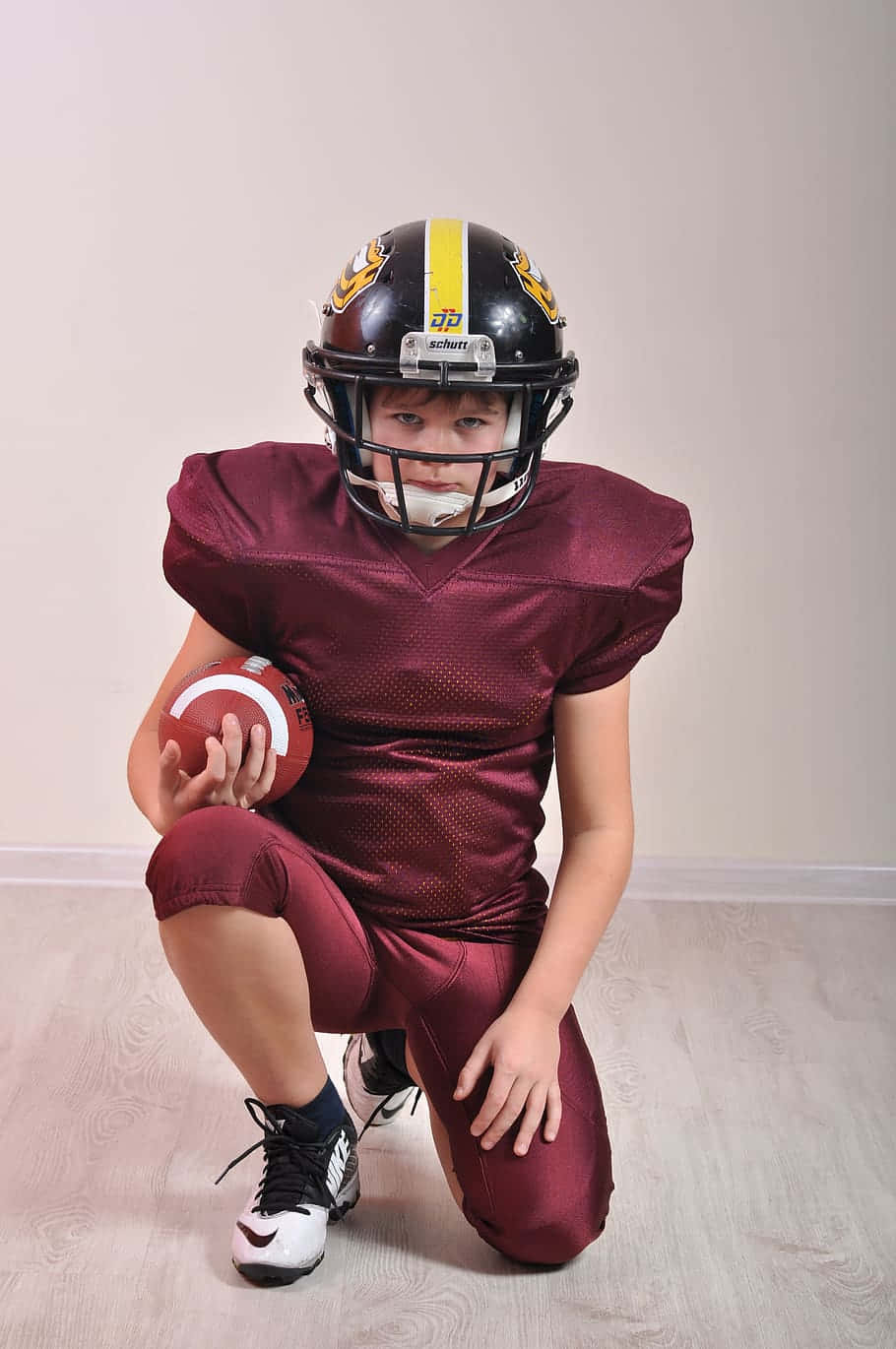 Jeune Joueur De Football Prêt Pour Le Match Fond d'écran