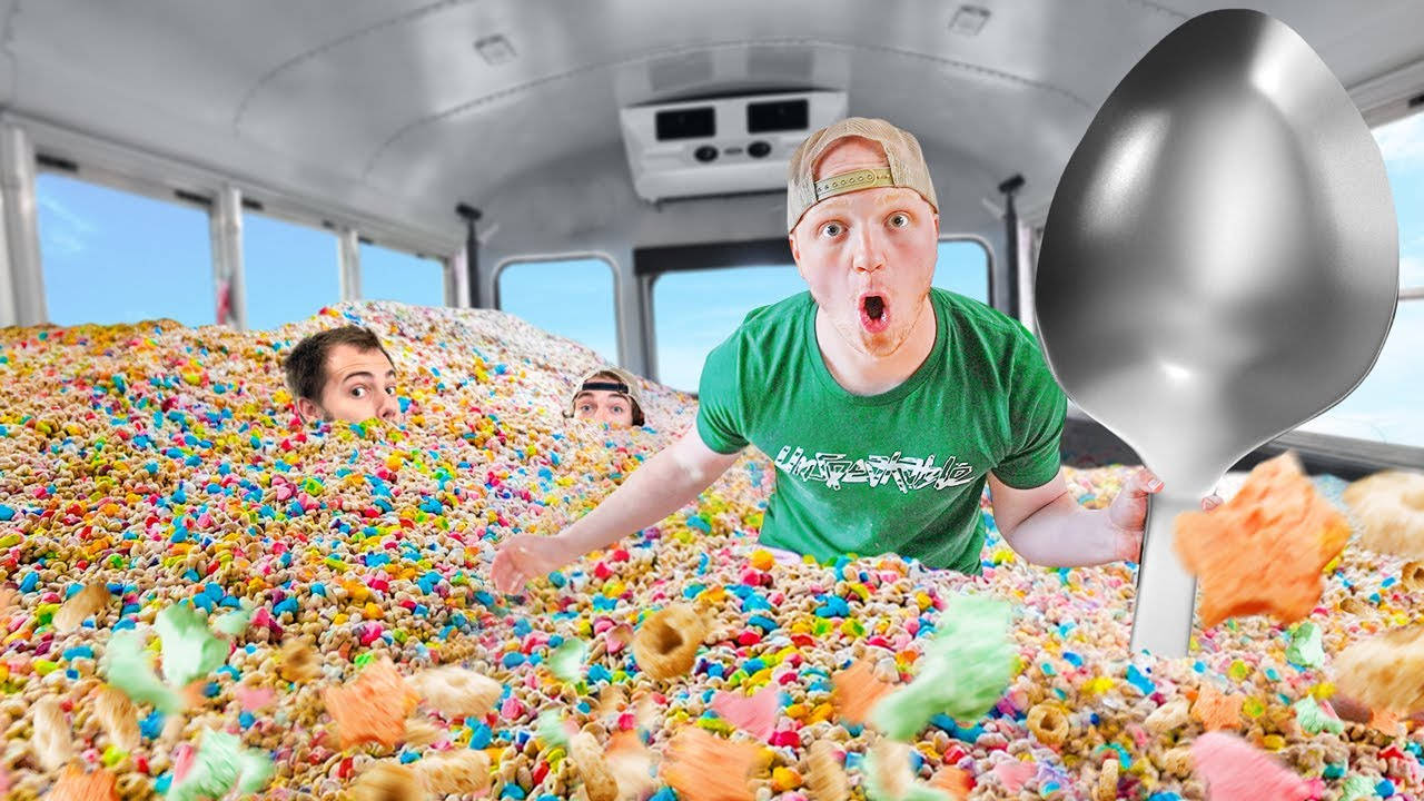 Ledivertenti Avventure Di Unspeakable Su Youtube: Mangiare Cereali In Un Autobus Scolastico Sfondo