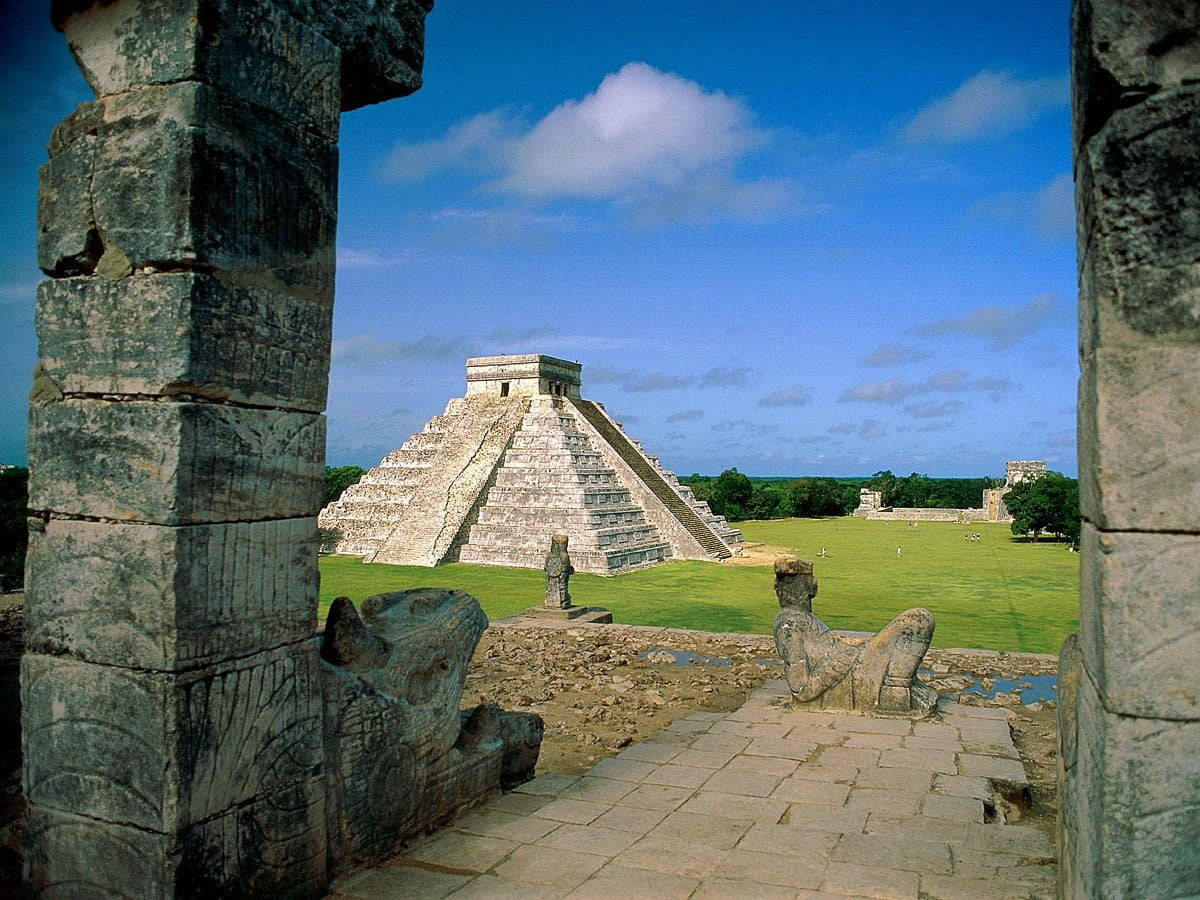 Tempiodella Piramide Maya Di Yucatan Sfondo