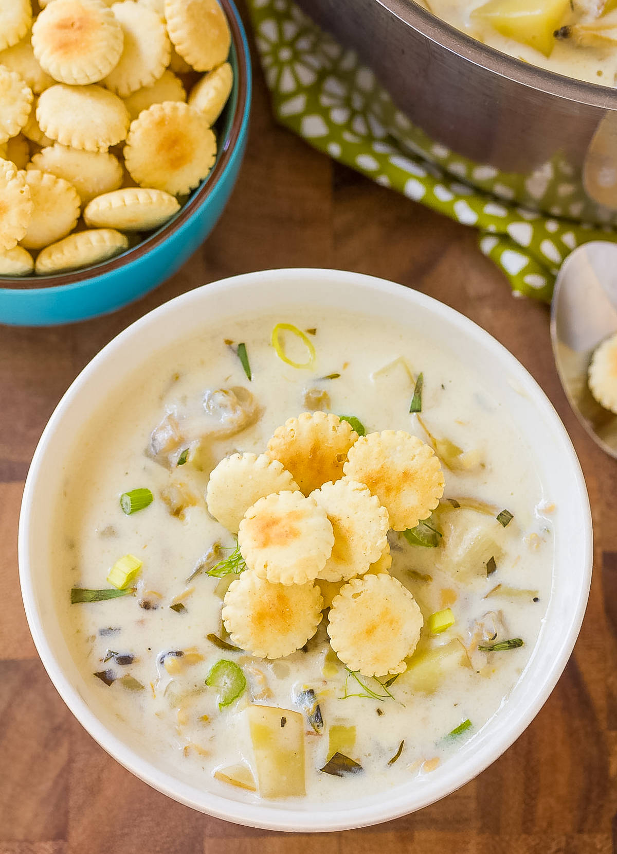 Yummy New England Clam Chowder Topped With Biscuits Wallpaper