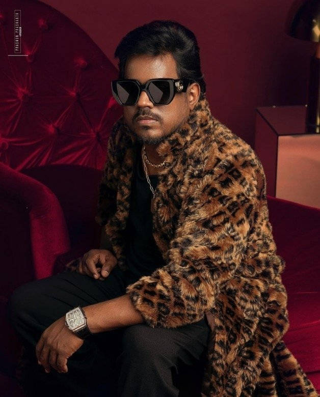 Yuvan Shankar Raja Tiger Fur tøj Tapet Wallpaper