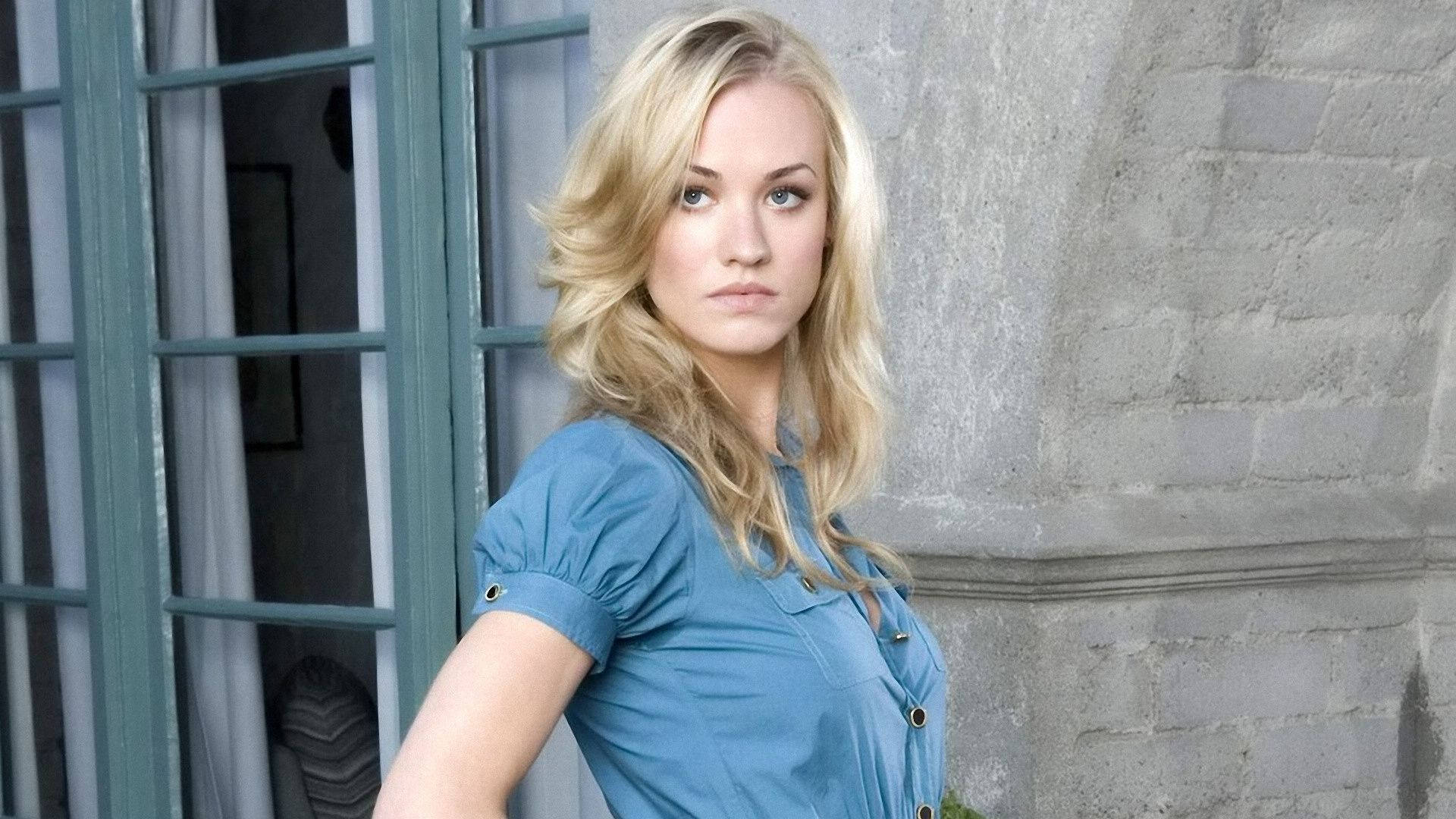 Yvonne Strahovski In Front Of Wall And Door Wallpaper