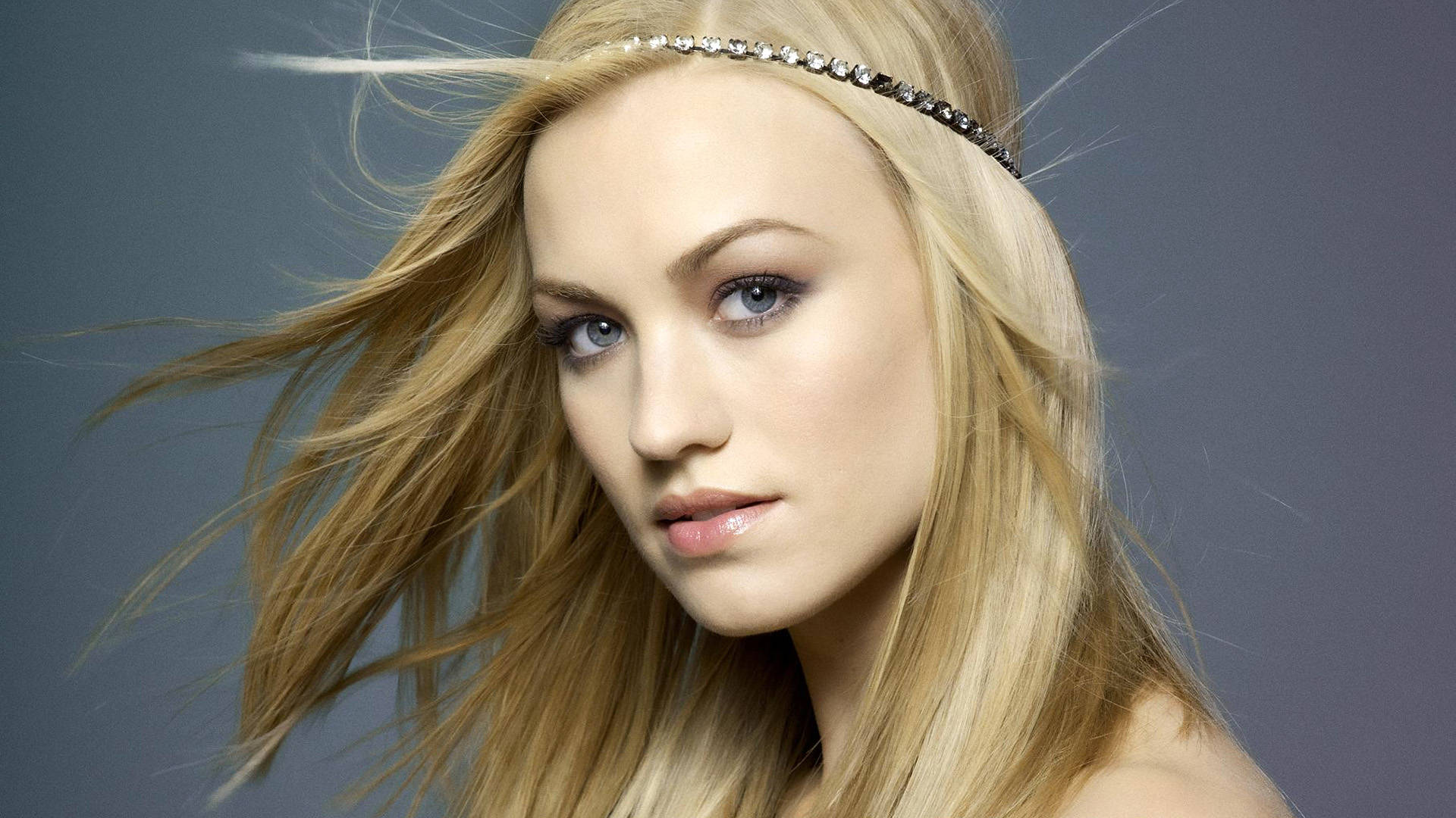 Yvonne Strahovski In Studded Headband Wallpaper