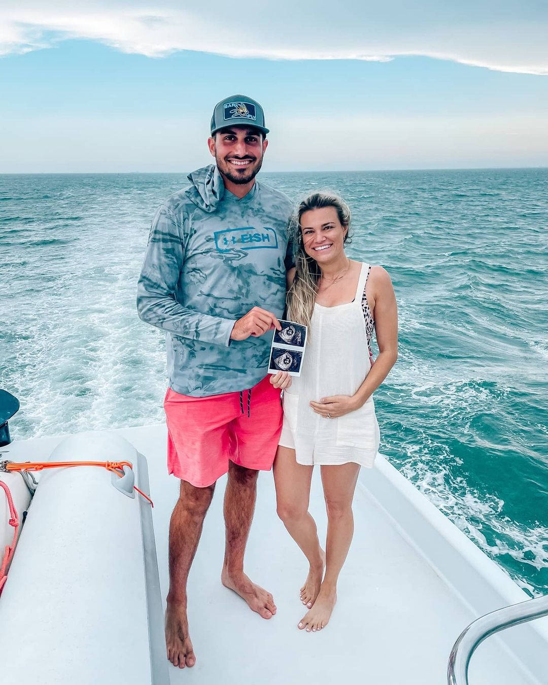 Zach Eflin og kone på yacht Wallpaper
