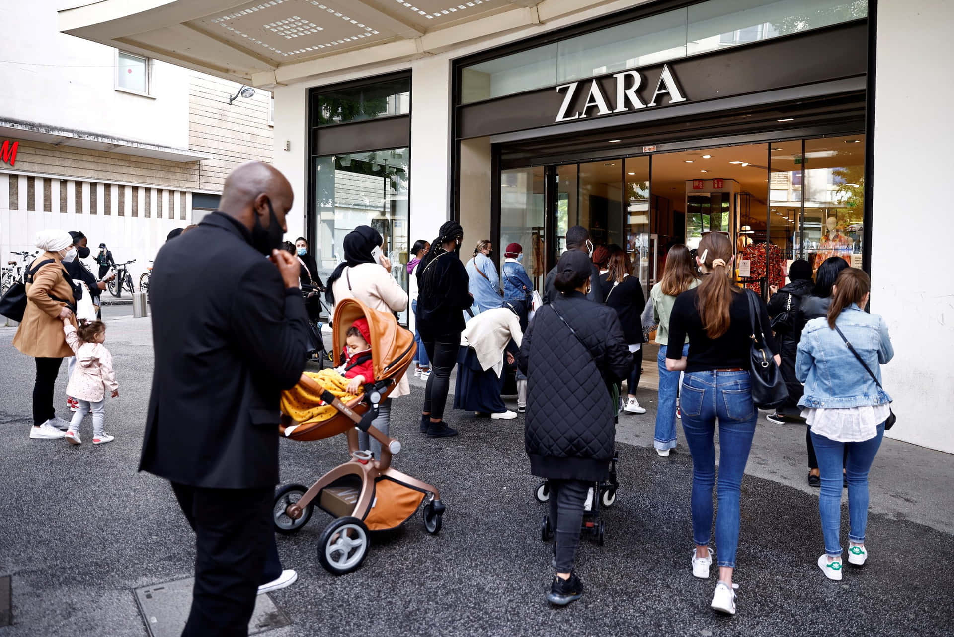 Welcome to Zara! Don't miss the latest fashion trends!