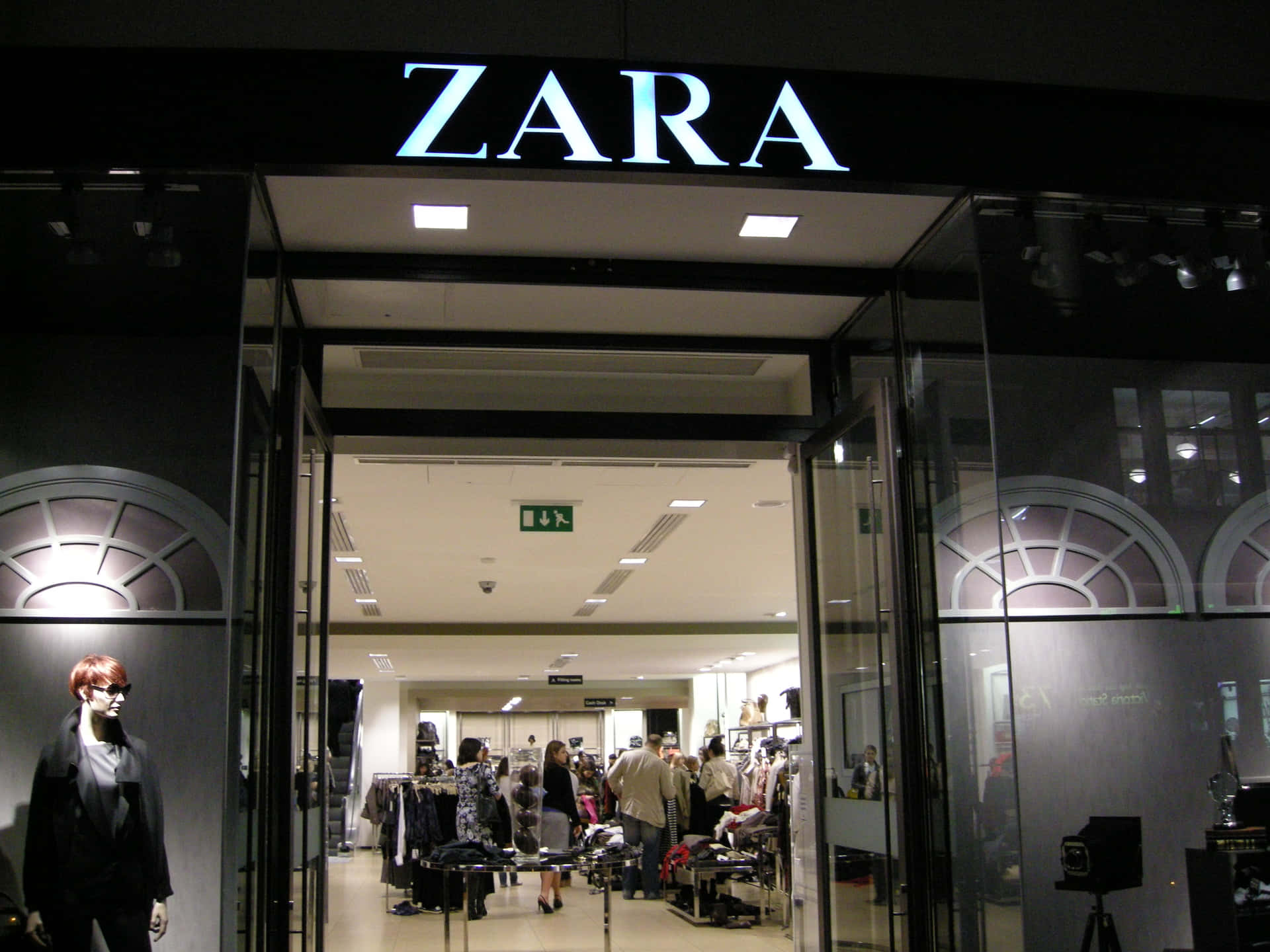 Fashionista rocking the latest Zara look this season