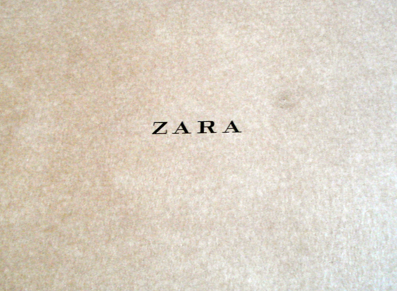 Zara's Fashionable Women's Outfit Collection Wallpaper