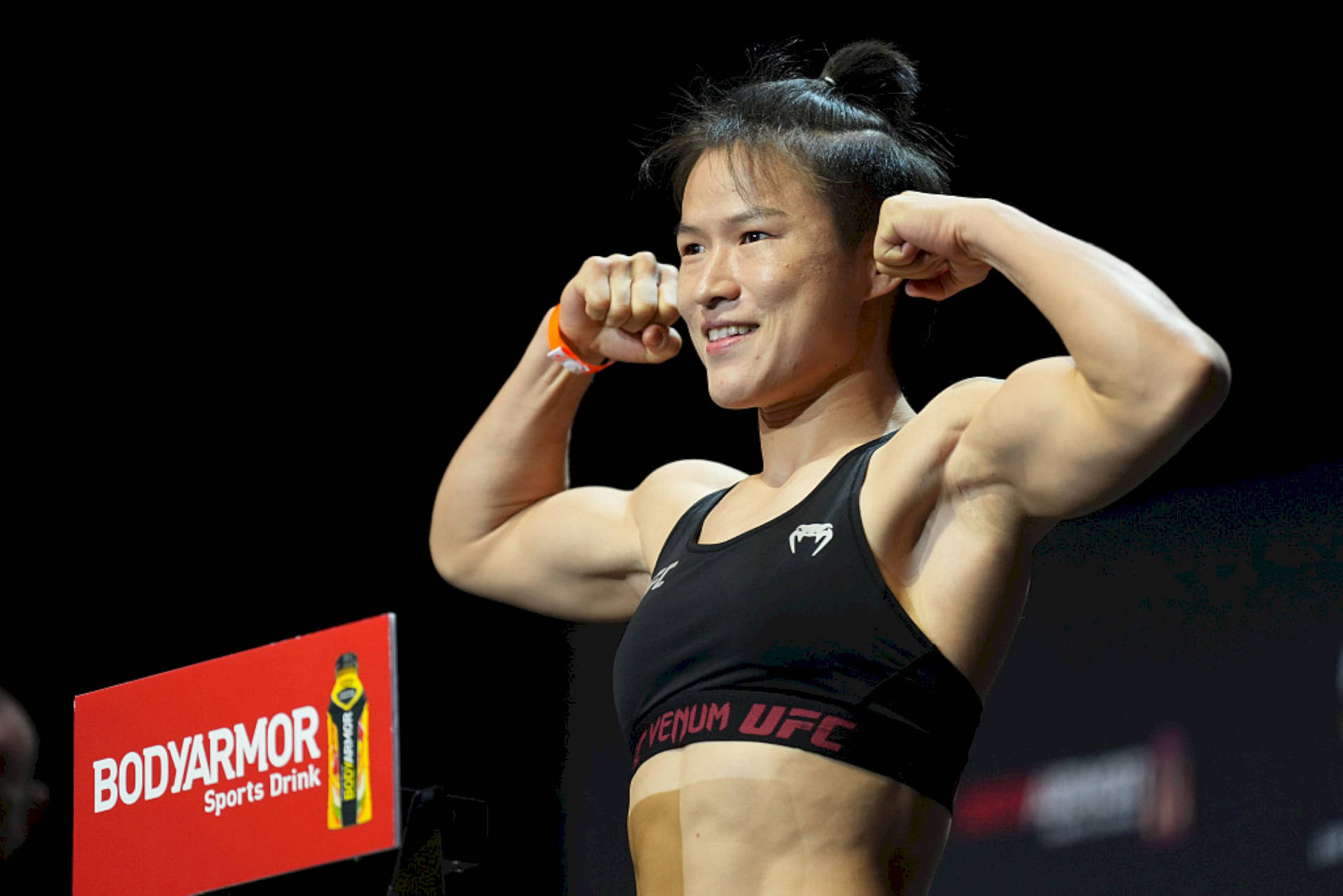 Zhang Weili Flexing Her Muscles Wallpaper