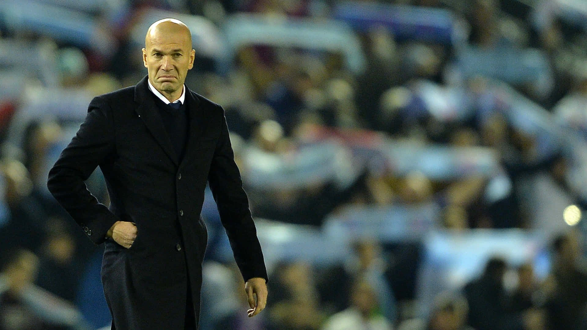 Fondosde Pantalla De Zinedine Zidane Como Entrenador De Fútbol Y Fotografía De Reacciones Fondo de pantalla