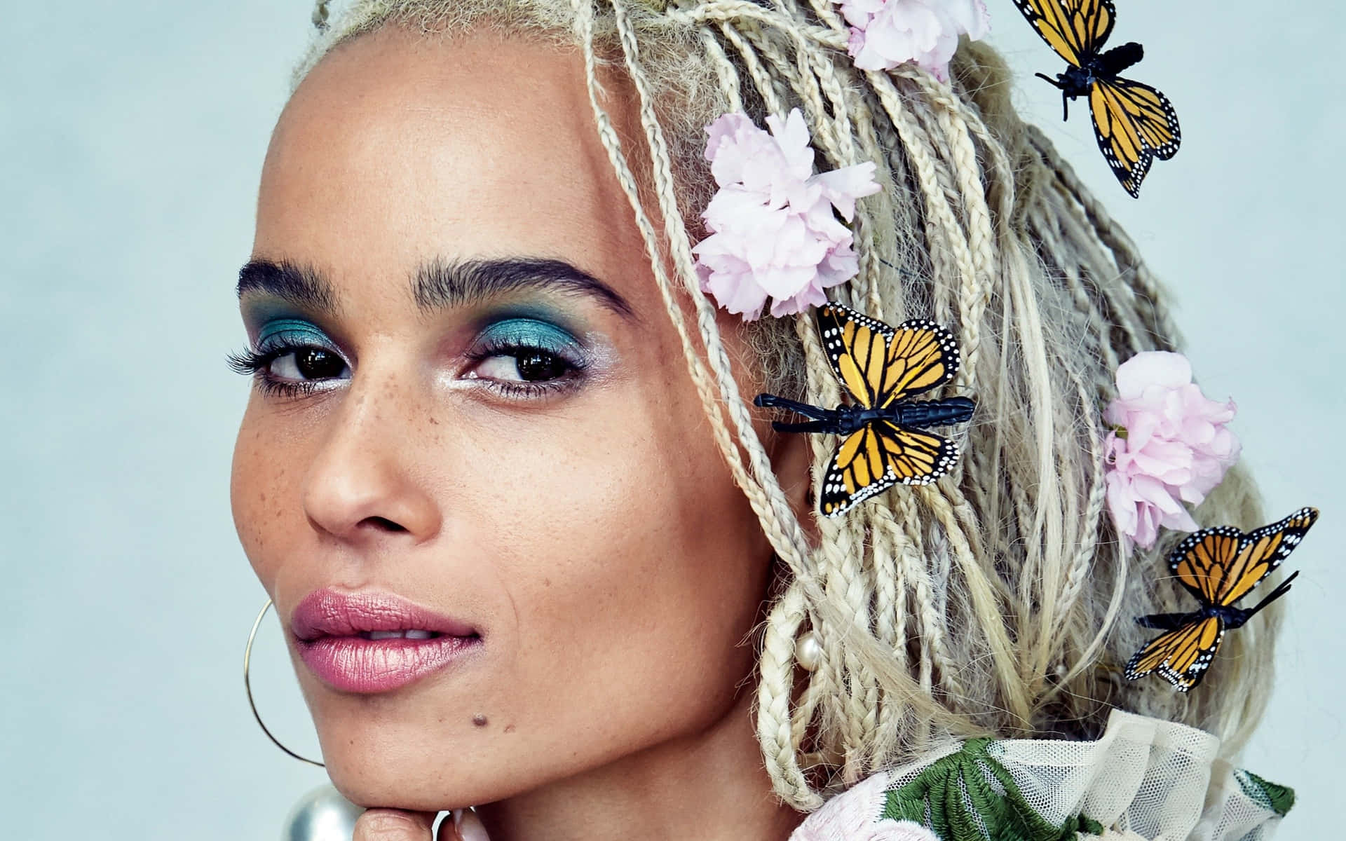 Zoe Kravitz Perhoset Ja Letit Taustakuva