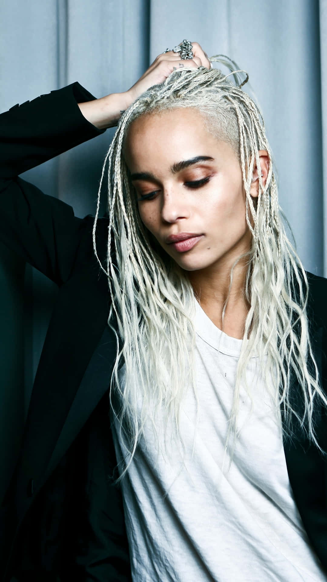 Zoe Kravitz Mietteliäänä Taustakuva