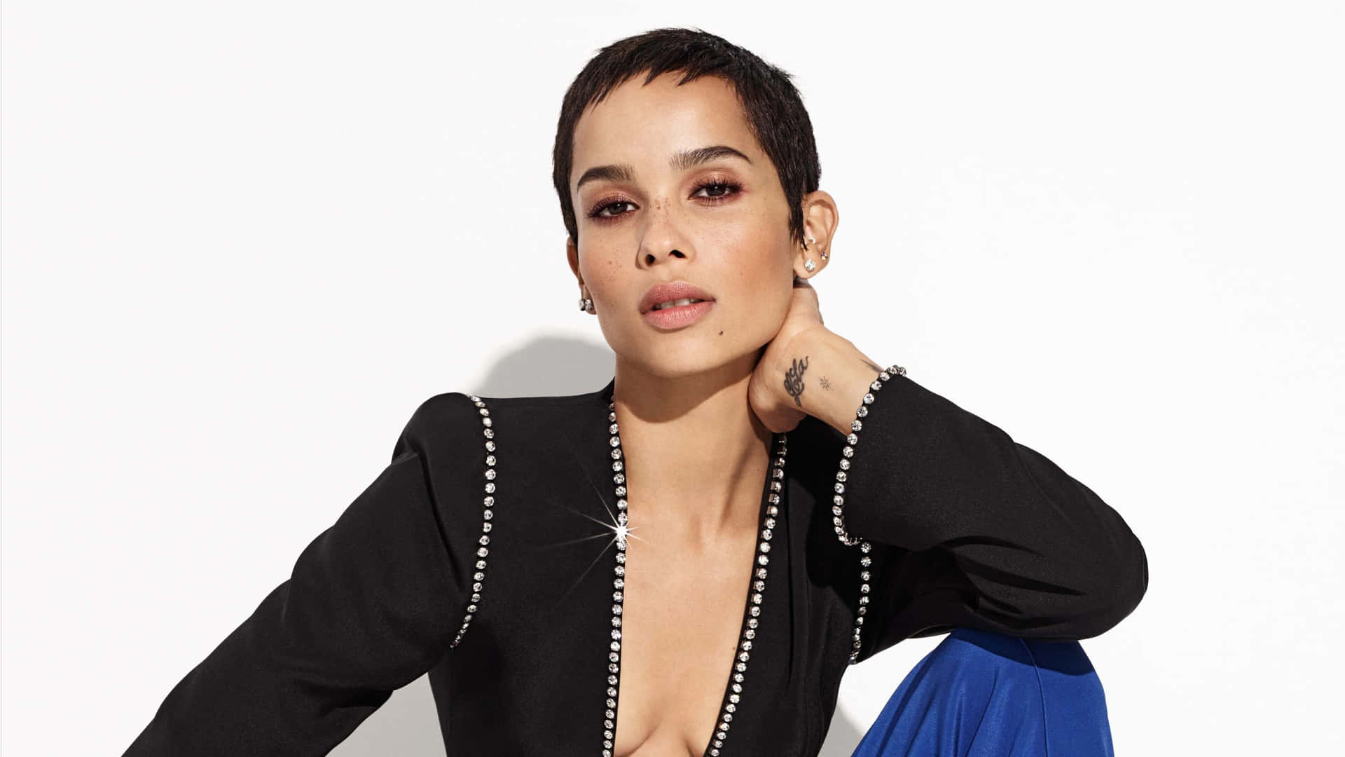 Zoe Kravitz Elegant Portrett Bakgrunnsbildet