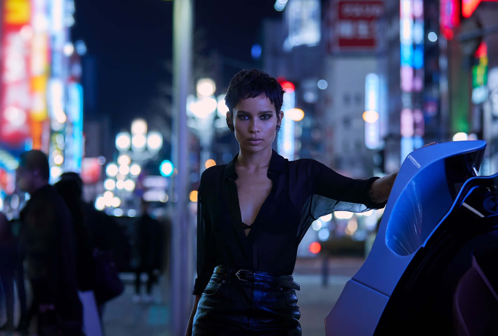 Zoe Kravitz Nighttime Cityscape Wallpaper