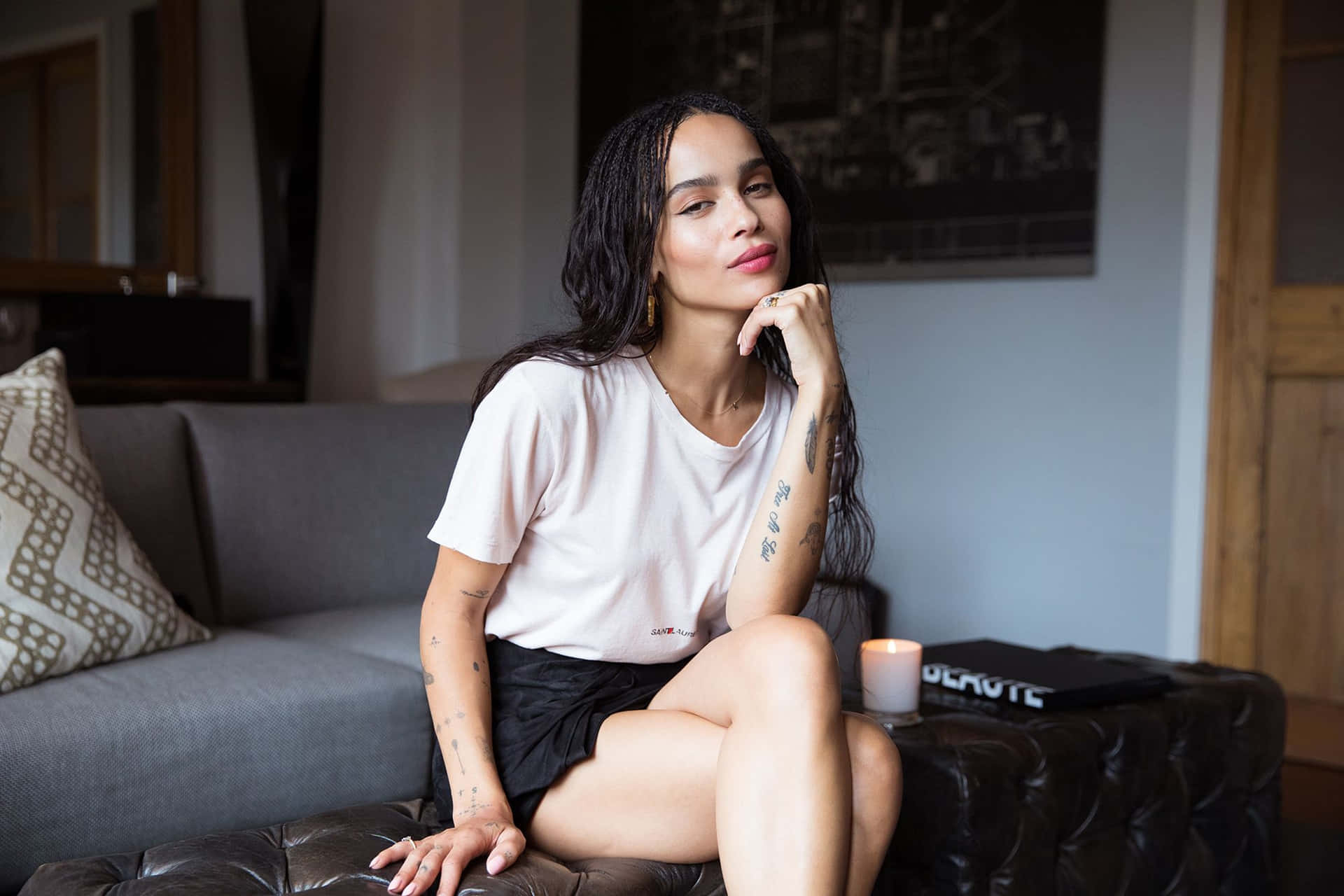 Zoe Kravitz Rentoutunut Sisäkuva Taustakuva