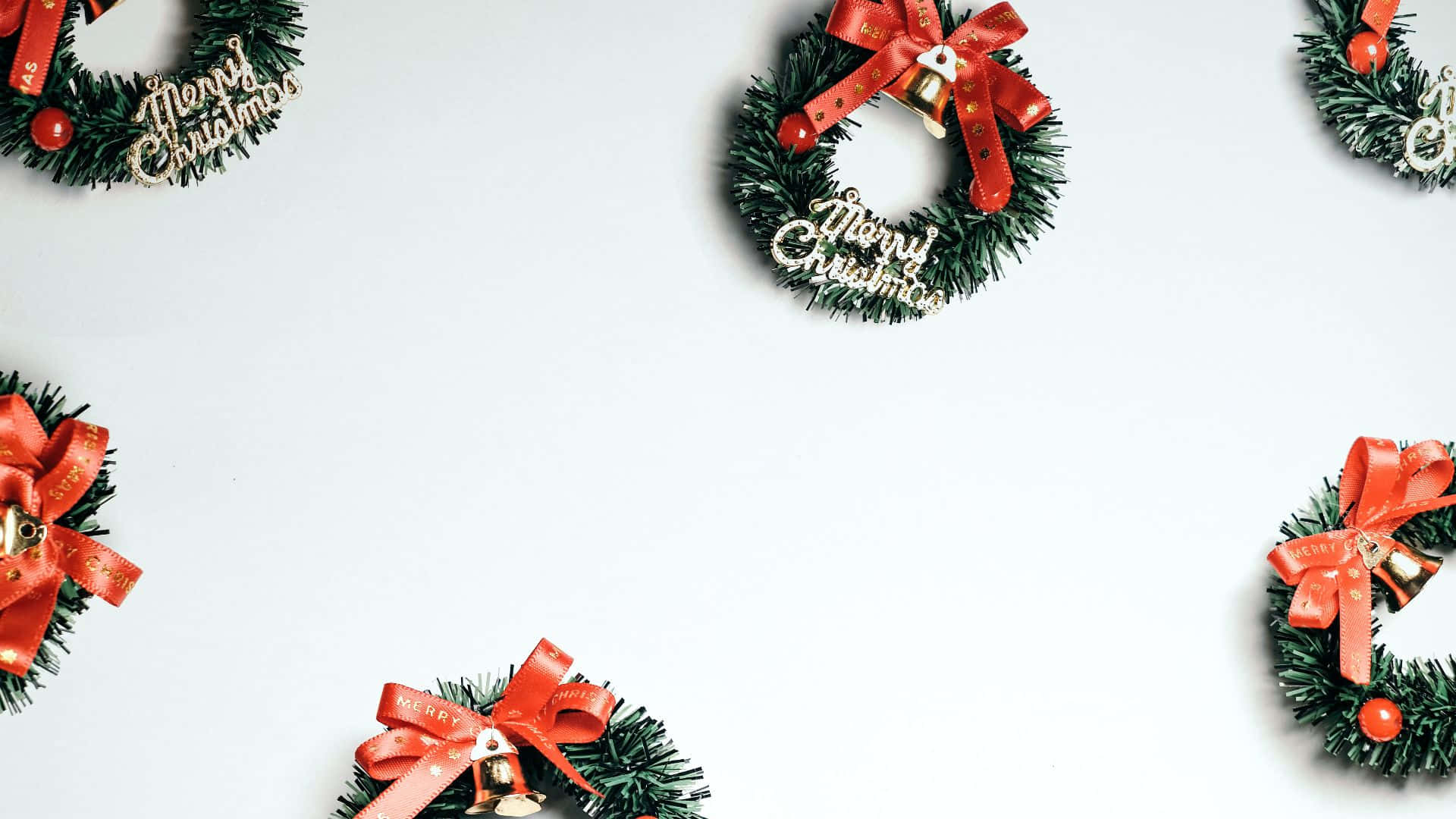 Green And Red Wreaths Zoom Christmas Background