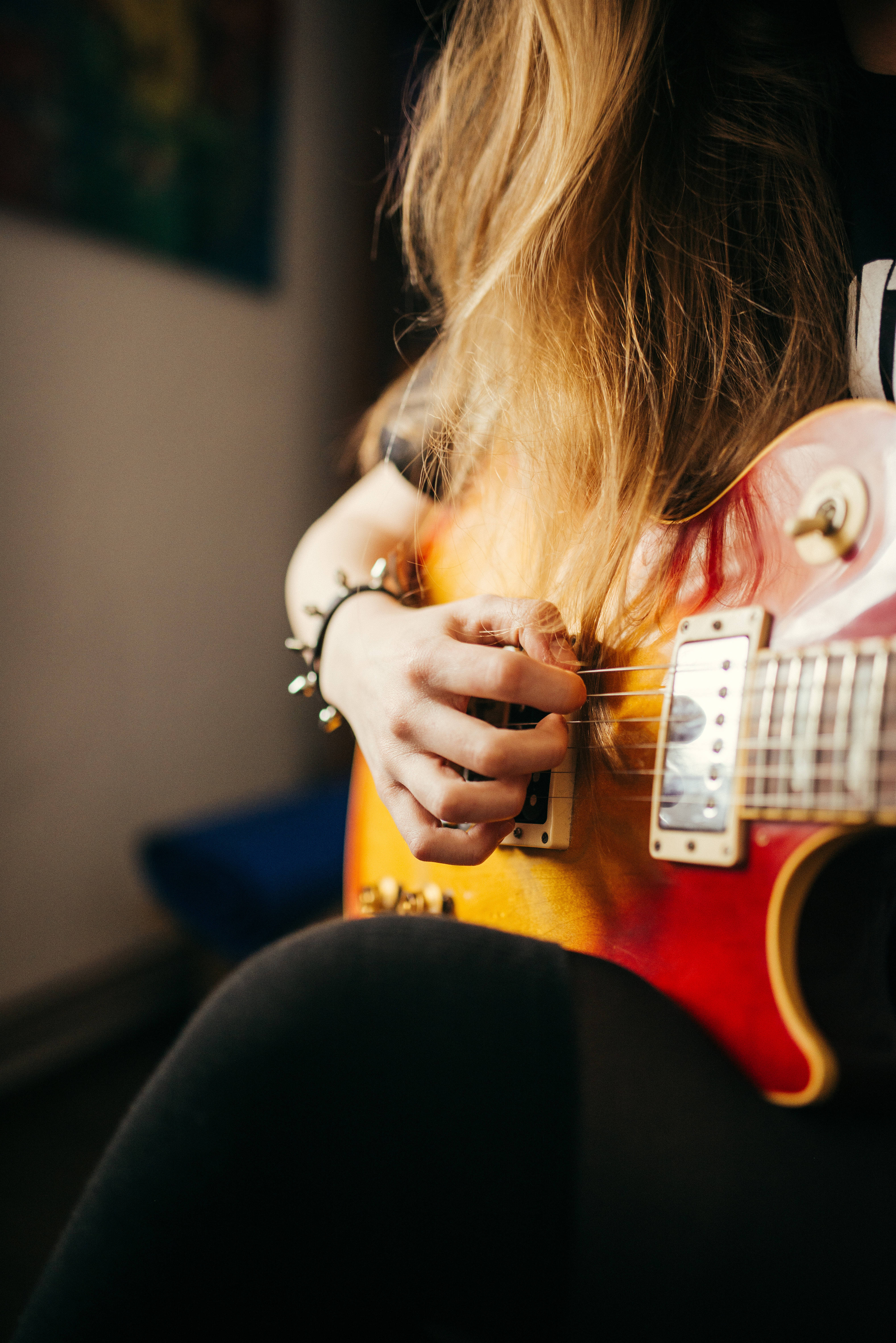 Download Girl Playing Electric Guitar Wallpaper 