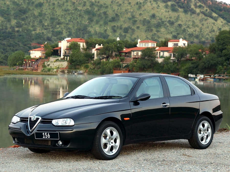 EleganteAlfa Romeo 156 rossa sulla strada