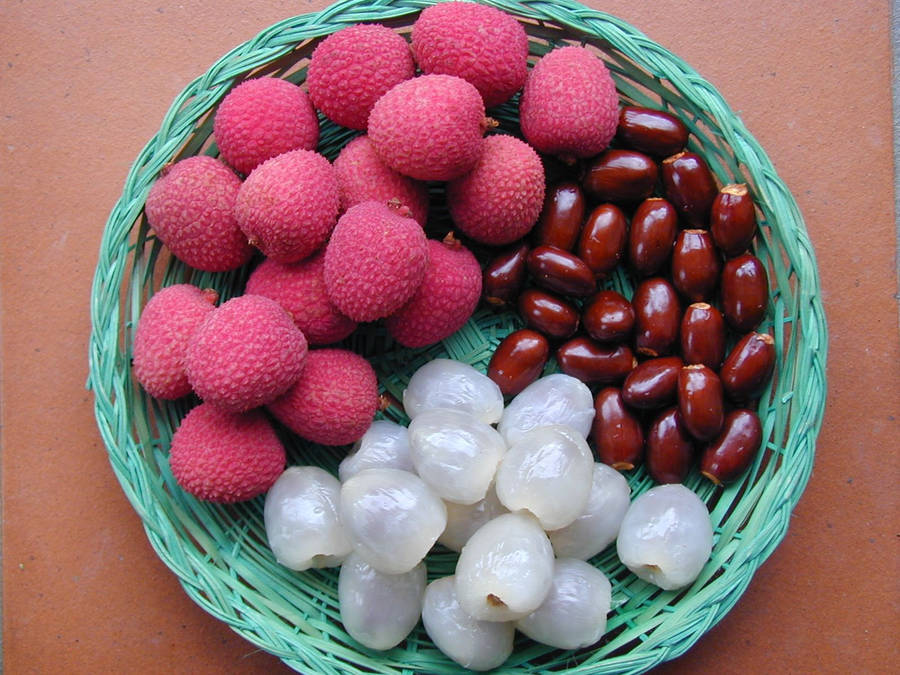 Fruttadi litchi esteticamente collocata in una ciotola