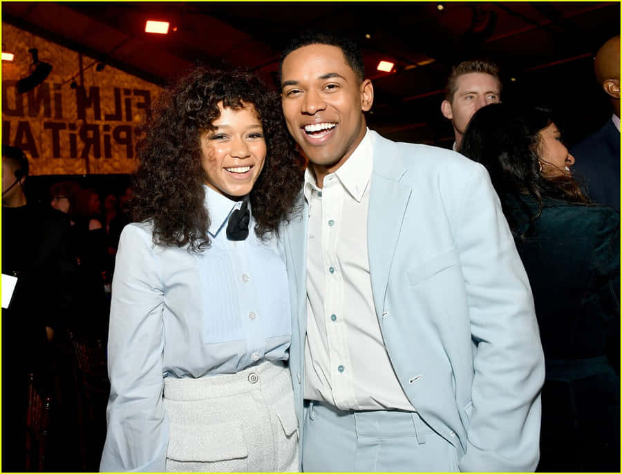 Kelvin Harrison Jr Sorridente con Compagna Femminile all'Evento