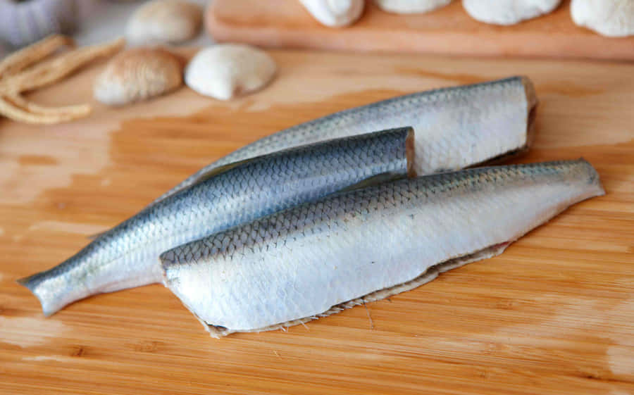 Saury do Pacífico Fresco em Tábua de Corte.jpg