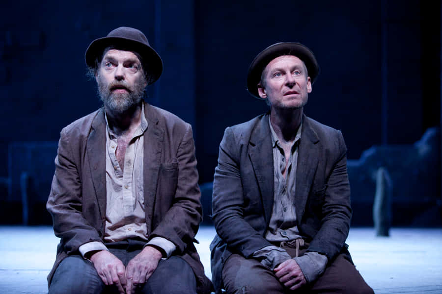 Theatrale Aufführung mit zwei Schauspielern