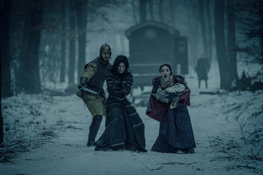Mittelalterliches Trio im verschneiten Wald