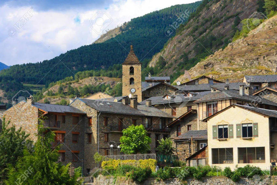 Enkelstadsbild av Andorras berg.