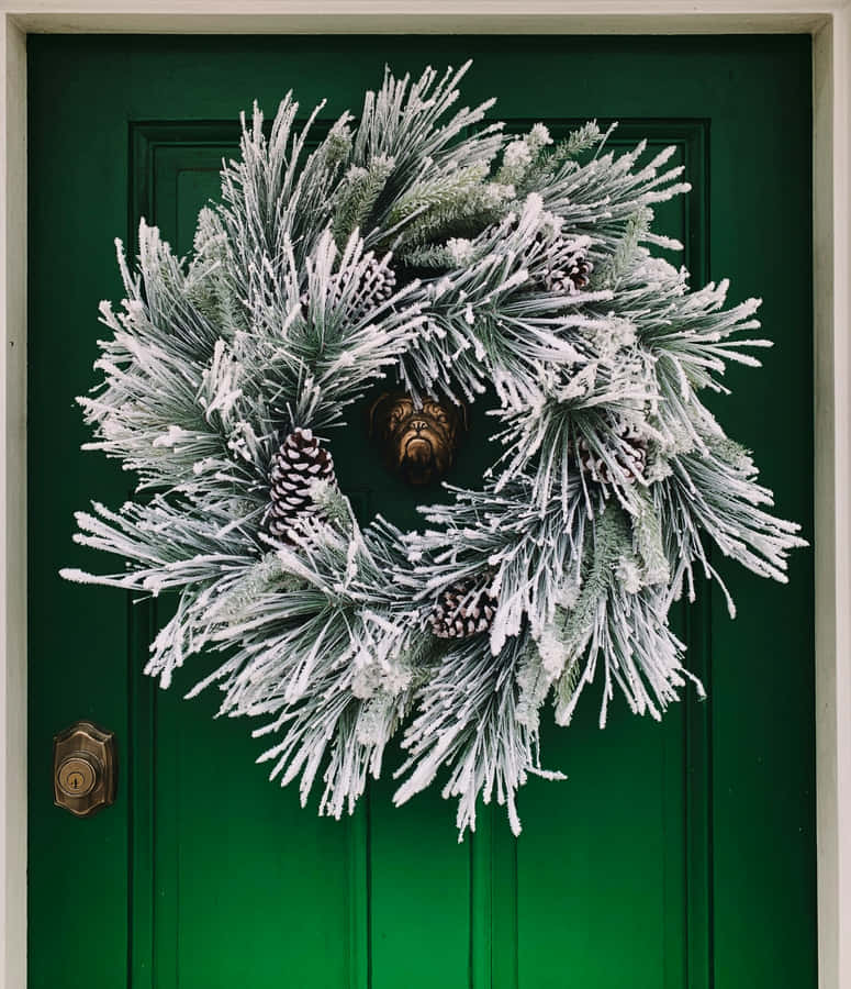 Guirlanda de Pinha Congelada na Porta Verde