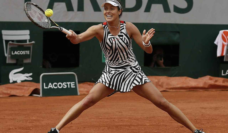 AnaIvanovic næsten i spagaten