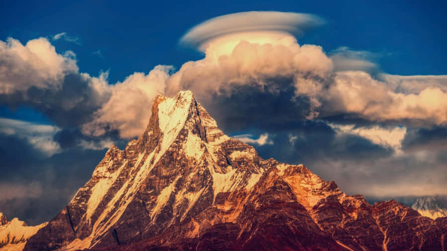Det majestætiske bjerge af Himalaya pryder denne tapet.