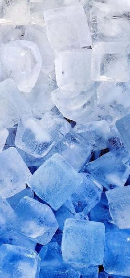 Blauerästhetischer Hintergrund Stapel von Eiswürfeln