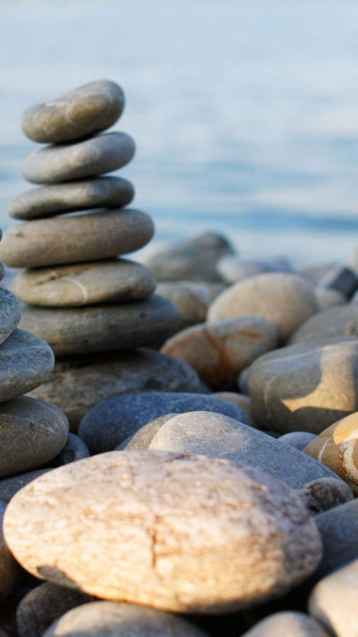 Zen Rocks är en avslappnande tapet som passar perfekt för din Oppo A5s. Den kommer att ge en lugn och harmonisk atmosfär till din mobiltelefon och hjälpa dig varva ner under hektiska dagar.