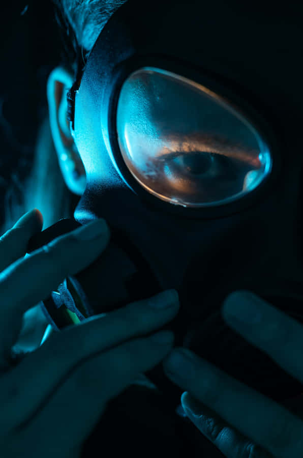 Intensiver Blick durch die Gasmaske