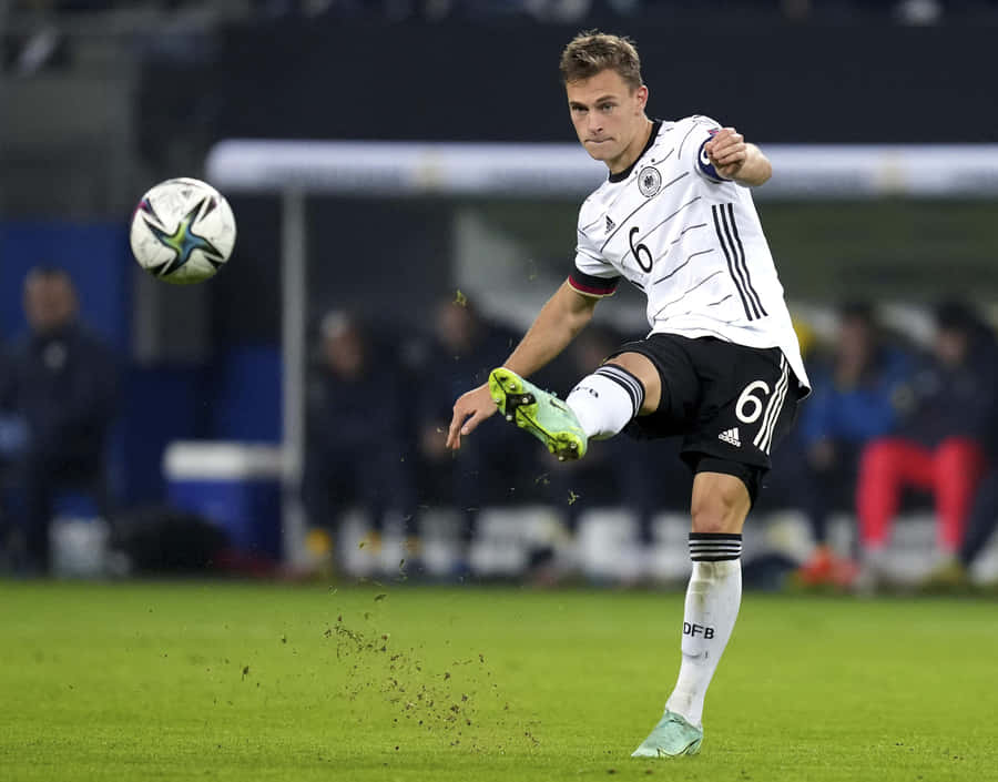 Azione del Centrocampista Tedesco Joshua Kimmich