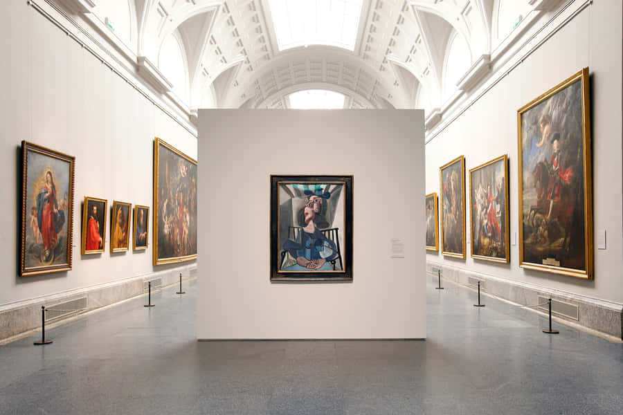 Interno di Galleria d'Arte con Dipinti