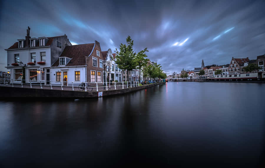 Haarlem Flodfront vid Skymning