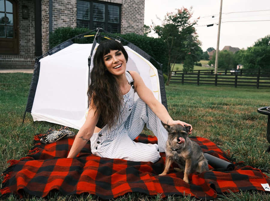 Donna e Cane in Servizio Fotografico all'Aperto