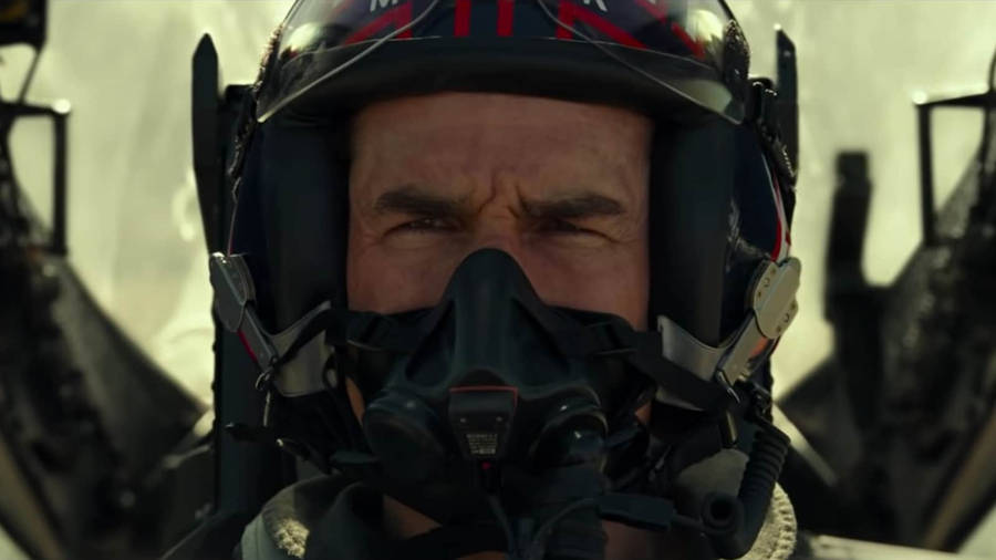 "TopGun: Maverick Pilot Helmet" would be translated to "Top Gun: Maverick Pilot Hjälm" in Swedish. Detta kan användas som en dator- eller mobilskärmsbakgrund för att visa upp filmen och visa en cool pilot hjälm design.