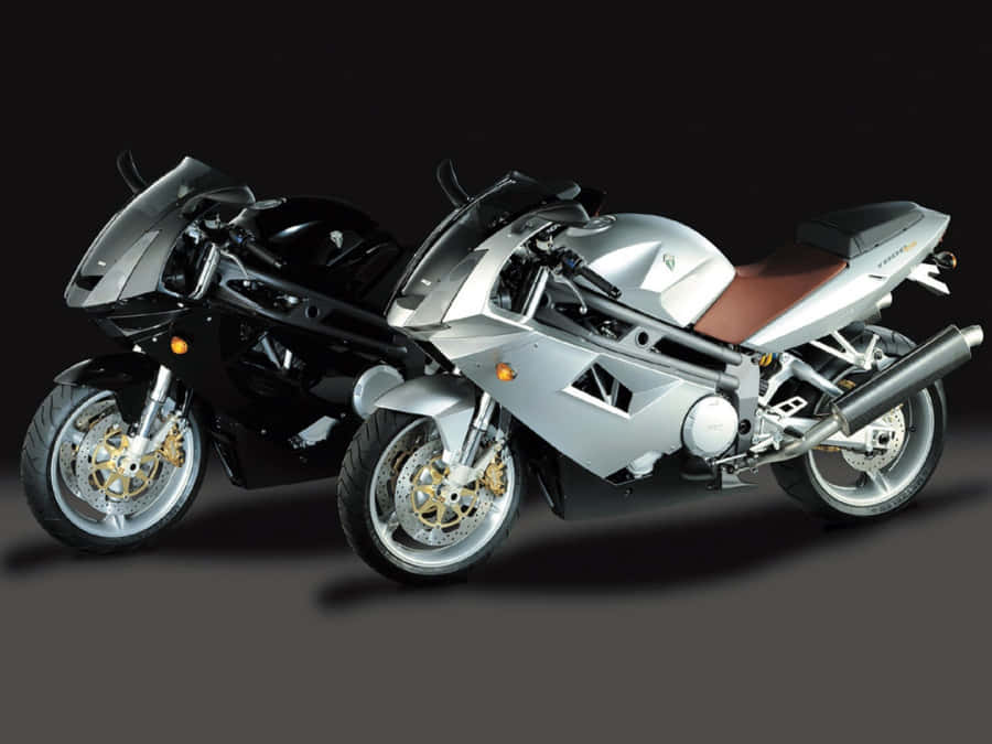 Exibição de Motocicletas Esportivas Prateadas