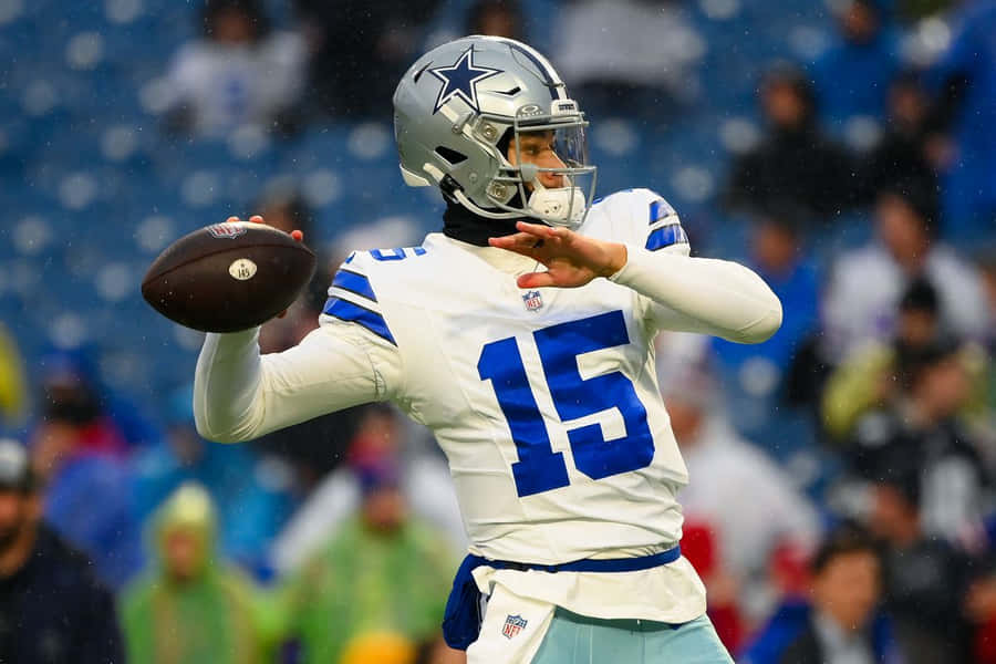 Cowboys-Quarterback wirft Football