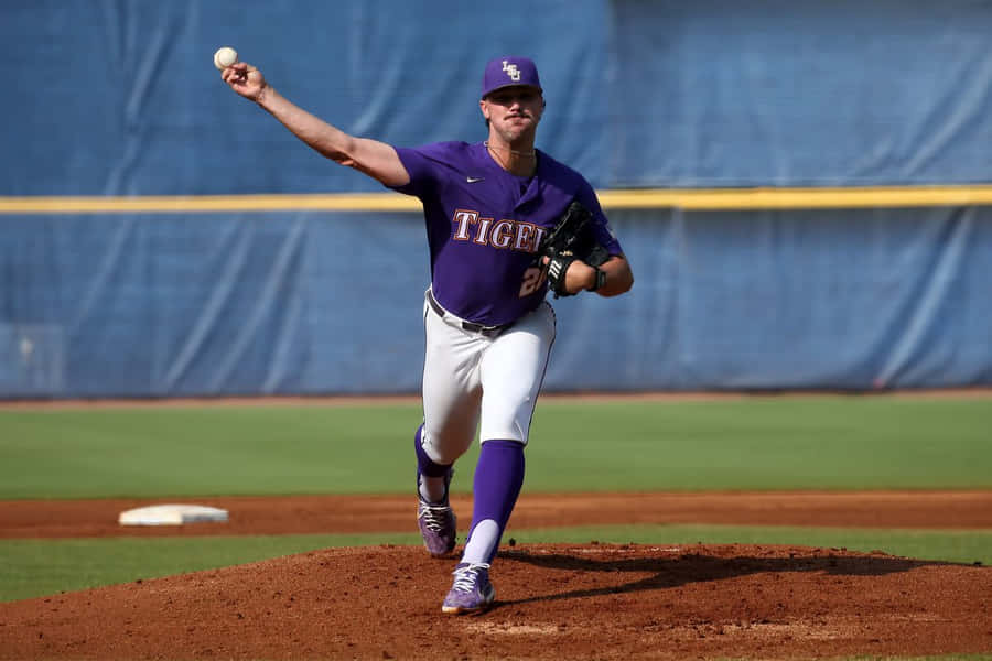 L S U Pitcher in Aktion.jpg