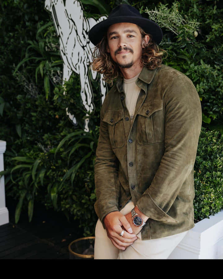 Uomo in Stile Bohemien che Sorride