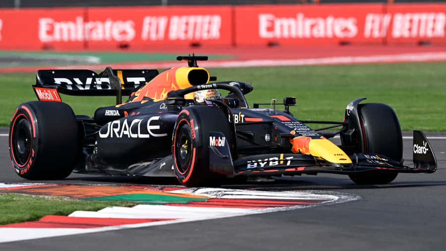 Carro de F1 Red Bull Racing Ação na Pista