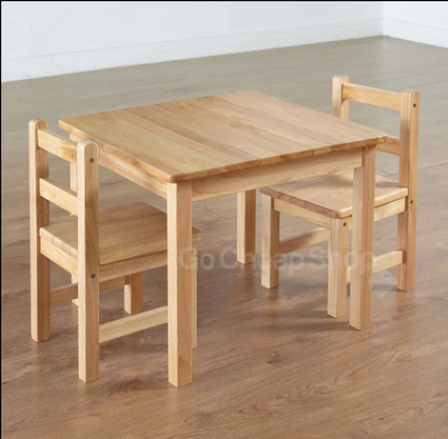 Wooden Table In Very Good Condition - Wooden Table