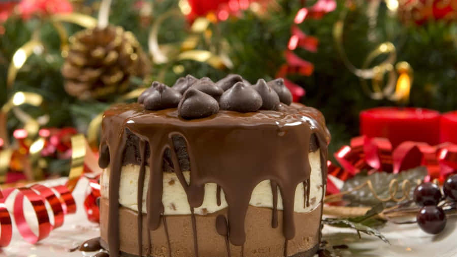 Umbolo de chocolate com chocolate escorrendo por cima.