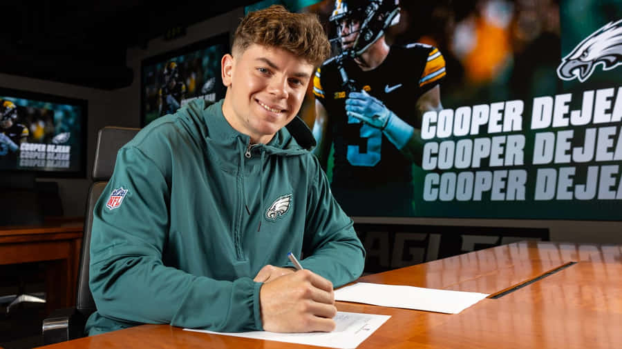 Cooper Dejean Assinando Contrato