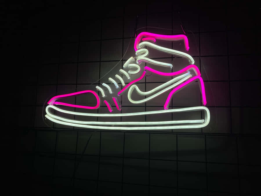 Insegna Neon Sneakers su Muro Scuro