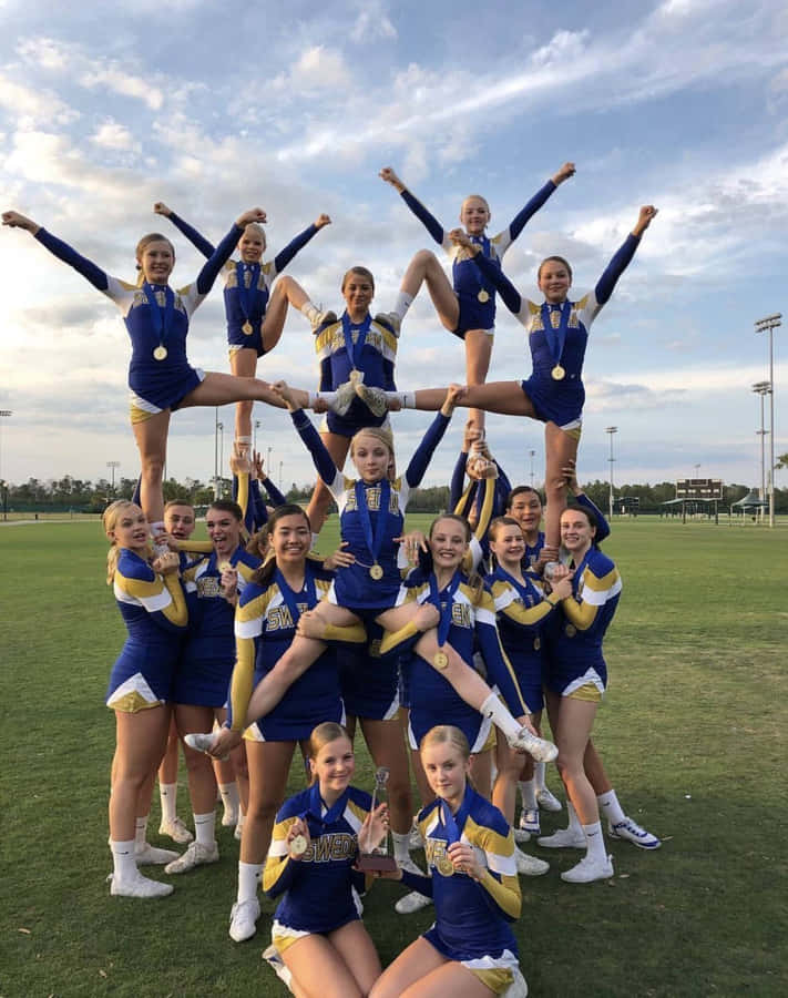 Cheerleading-Team Siegspose