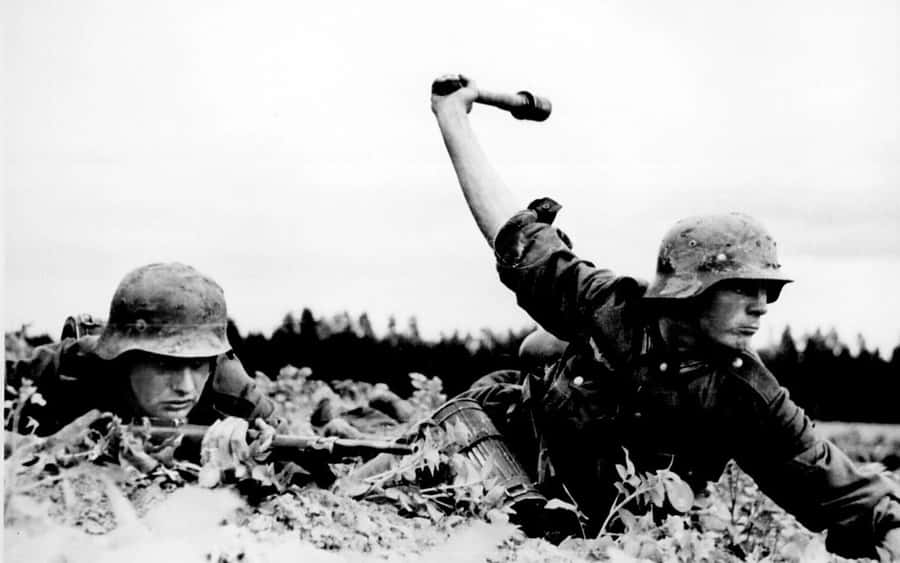 Soldados da Segunda Guerra Mundial em Combate.jpg