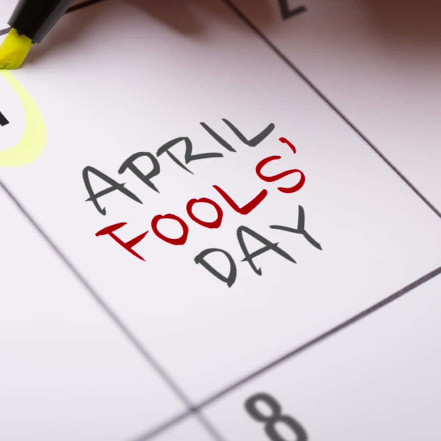 EinKalender mit dem Wort "April Scherztag" darauf geschrieben.